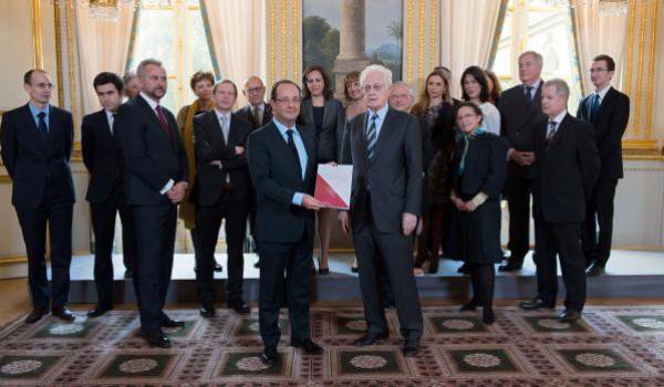 Lionel Jospin, 77 ans, honoré par le président Hollande puis placé au Conseil constitutionnel français.
